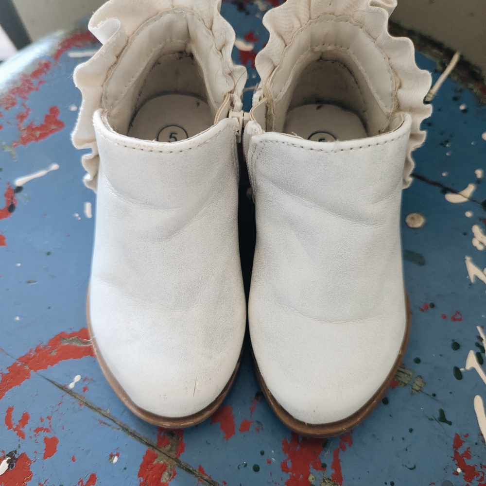 Cat & Jack White Kids Boots with Ruffle Trim